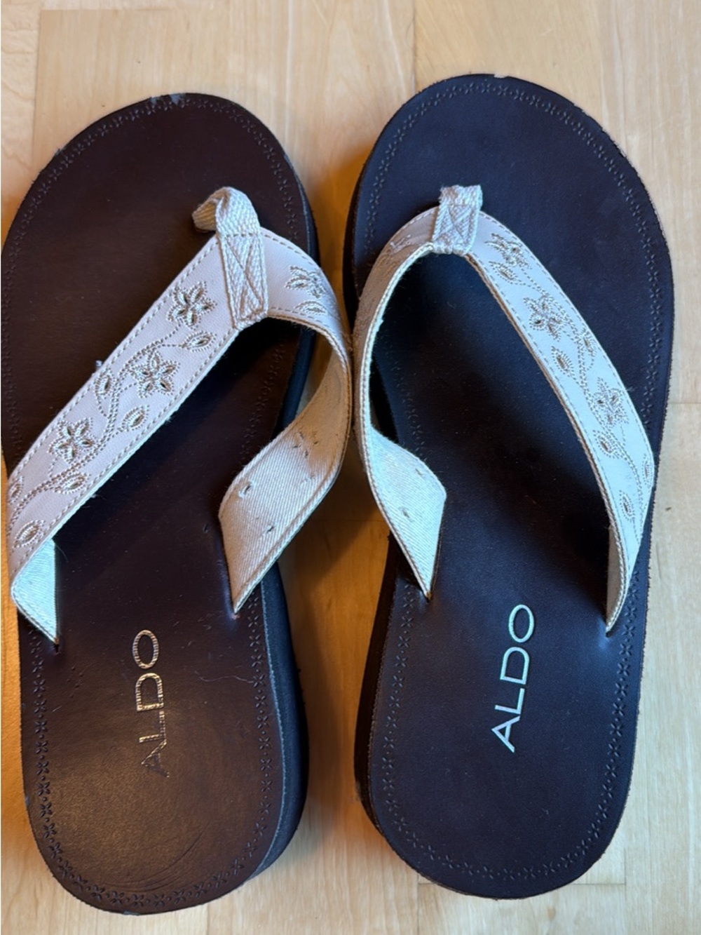 ALDO Women's Brown Sandals with Cream Embroidered floral Straps 6.5 37 new